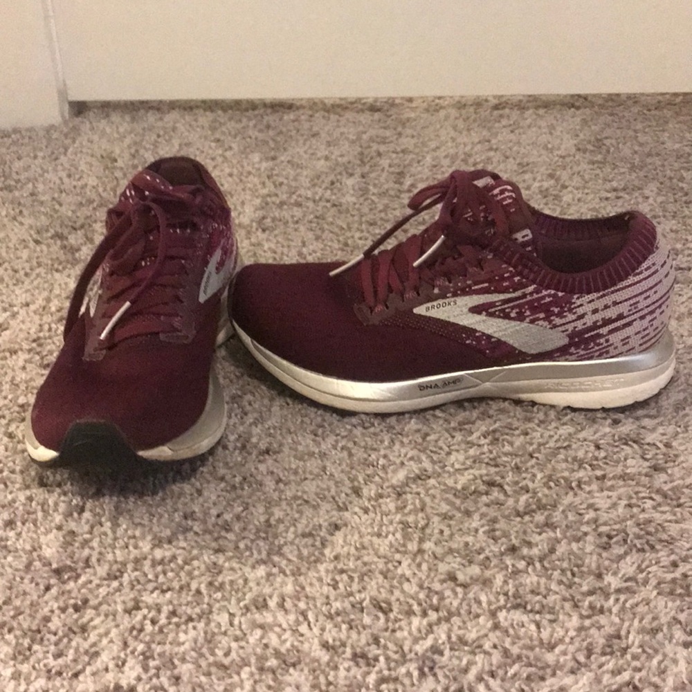 Brooks Ricochet running sneaker 7.5